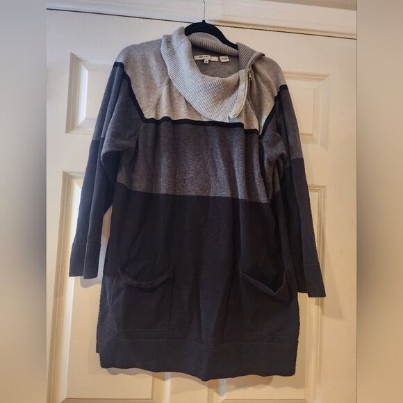 Eighty Eight Woman gray and black cowl neck sweater 2X - Picture 1 of 4